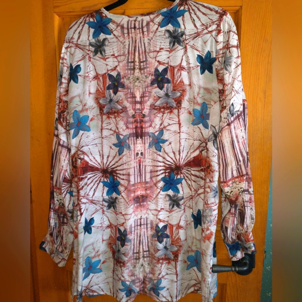 Blouse - Picture 2 of 3